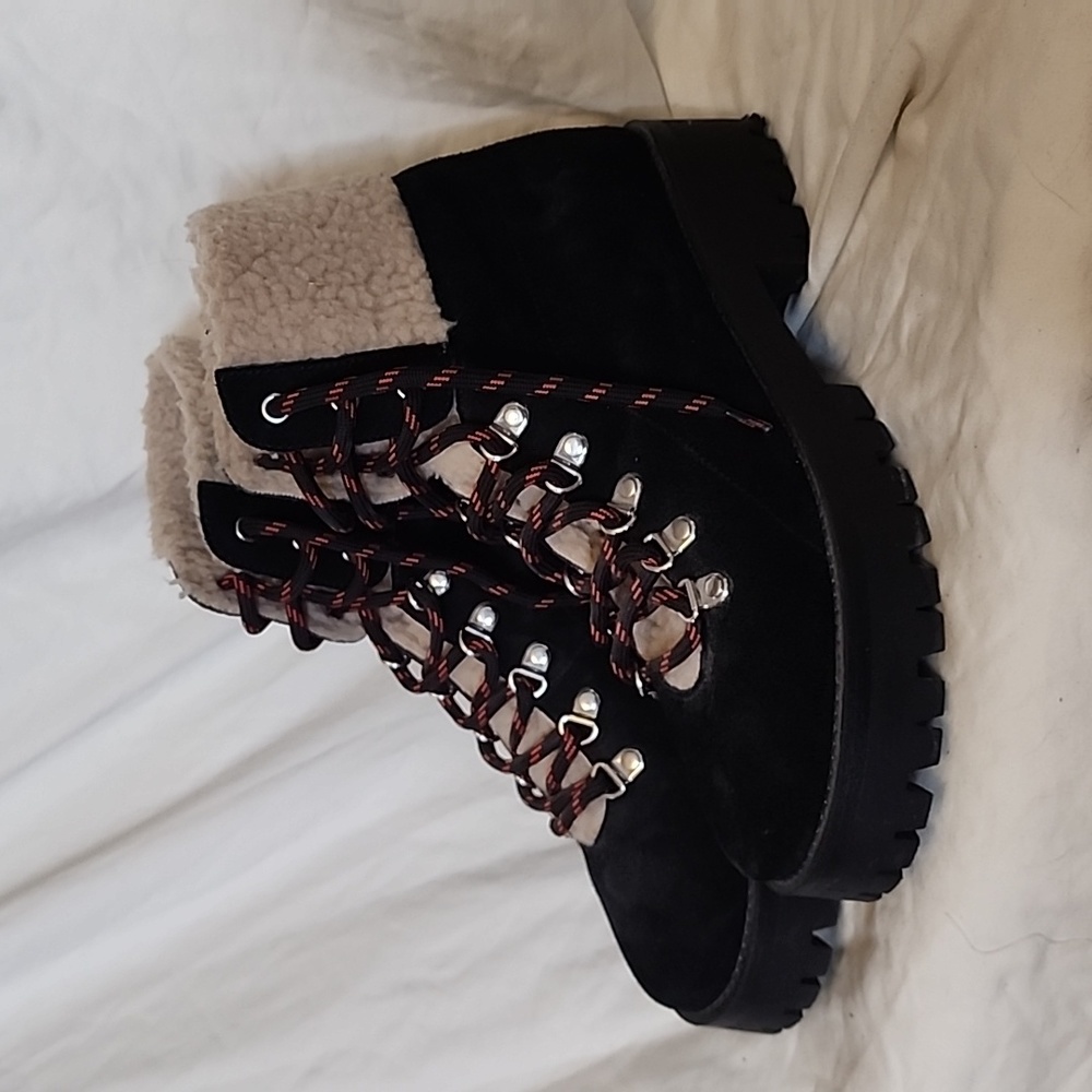 Steve Madden suede black with fur lug boots ankle 10 bin 11